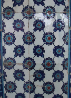 Rüstem Paşa Camii tile detail (8) 250x344